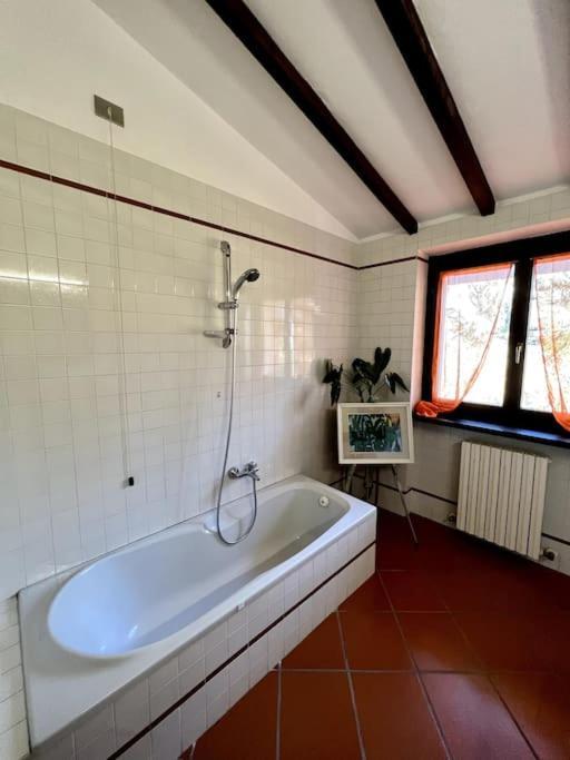 Apartment In Villa La Carruba Ривергаро Екстериор снимка